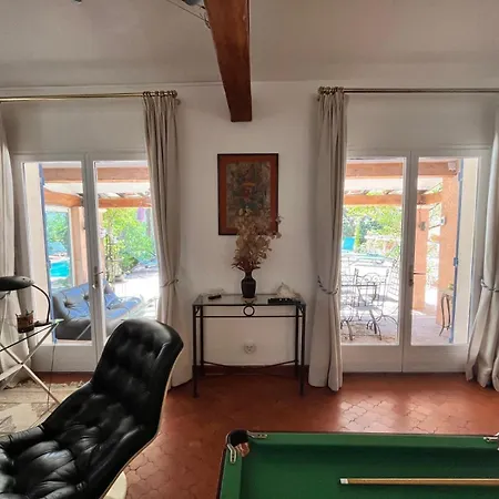 L'esbadaia Villa *