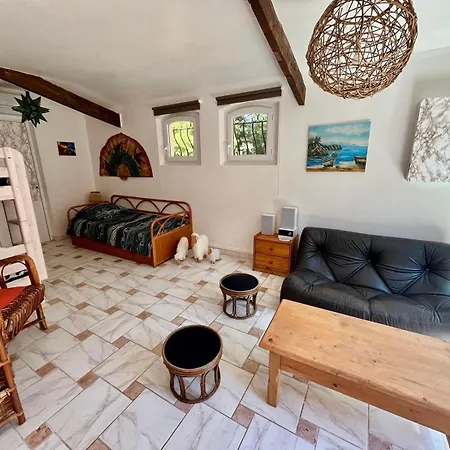L'esbadaia Villa *
