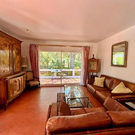 Villa L'esbadaia *